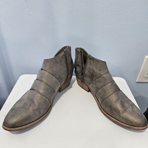 Very G Gray Chukka Boots with Modern Straps